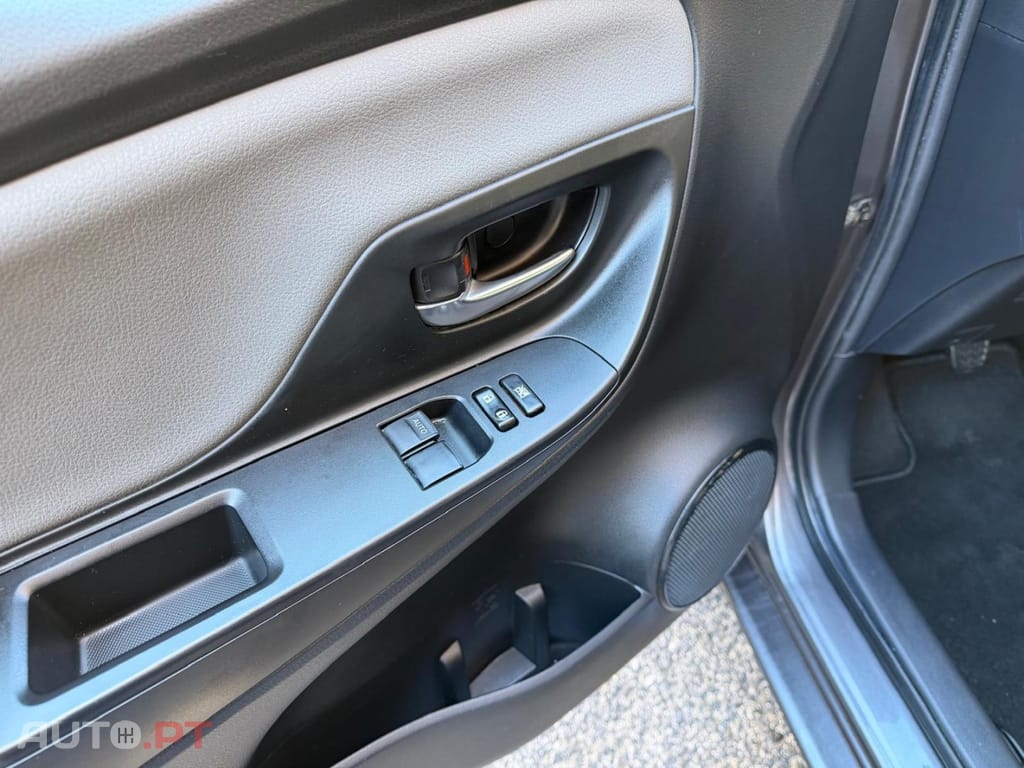 Toyota Yaris 1.0 VVT-i Comfort +PS Style +P.Techno