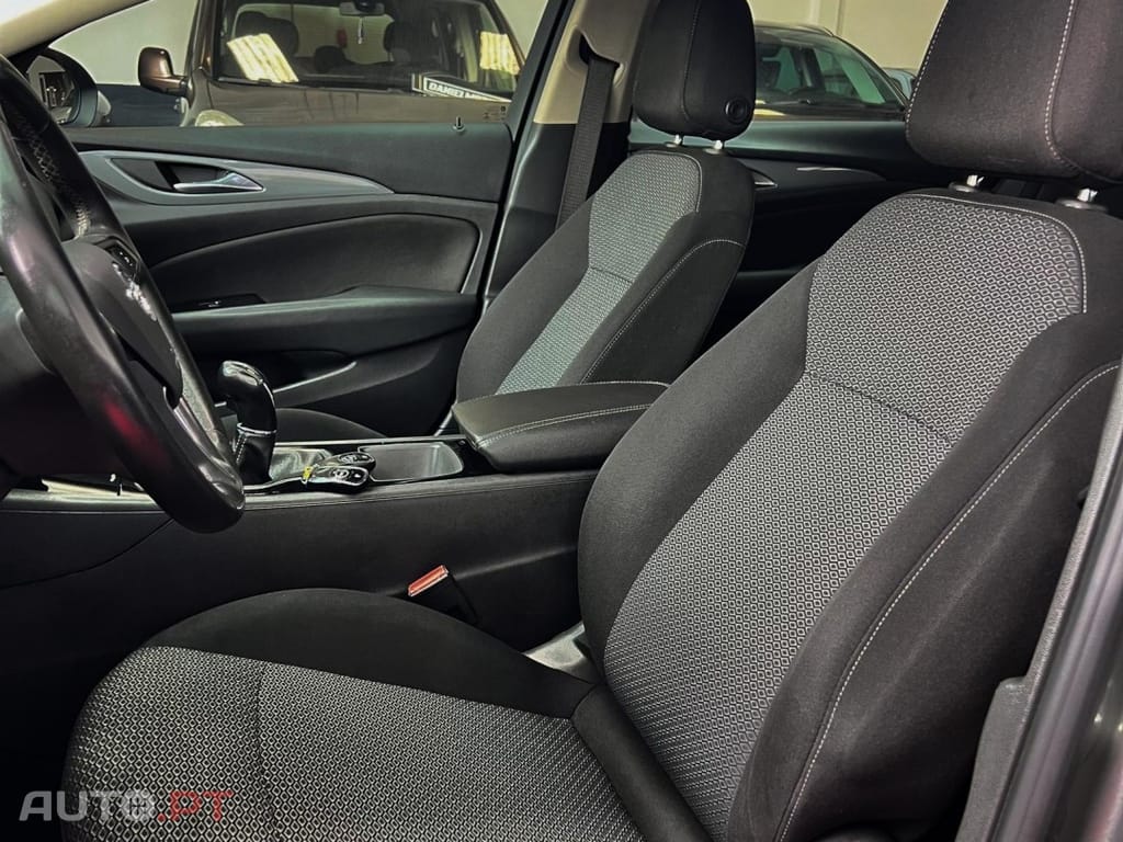 Opel Insignia 1.6 CDTi Selective