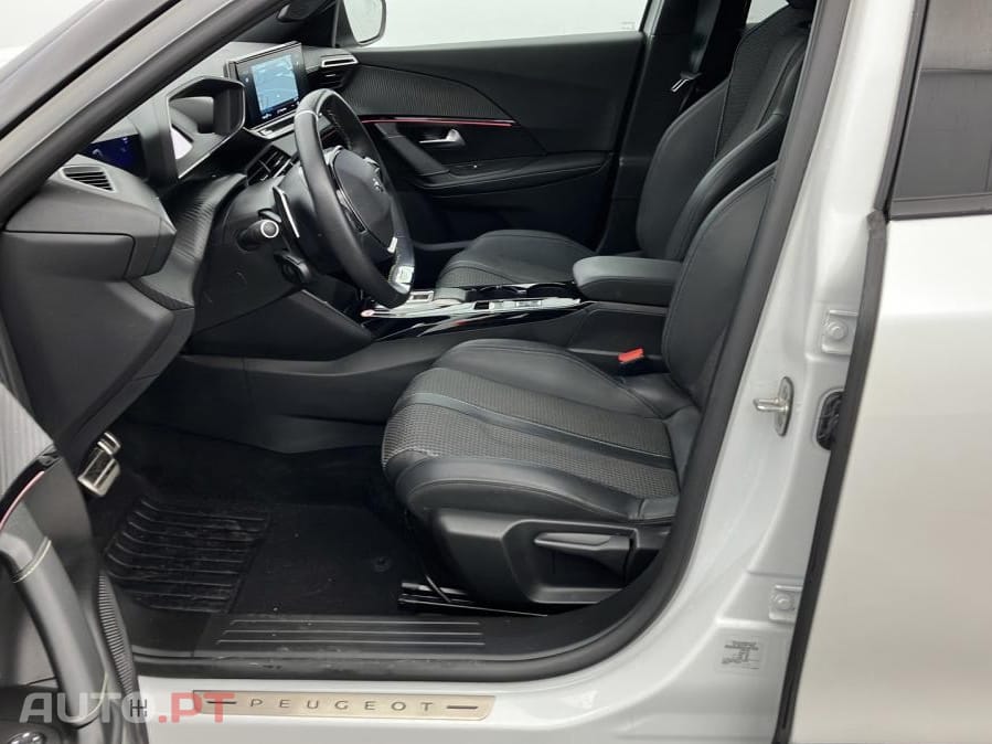 Peugeot 2008 1.2 PureTech GT EAT8