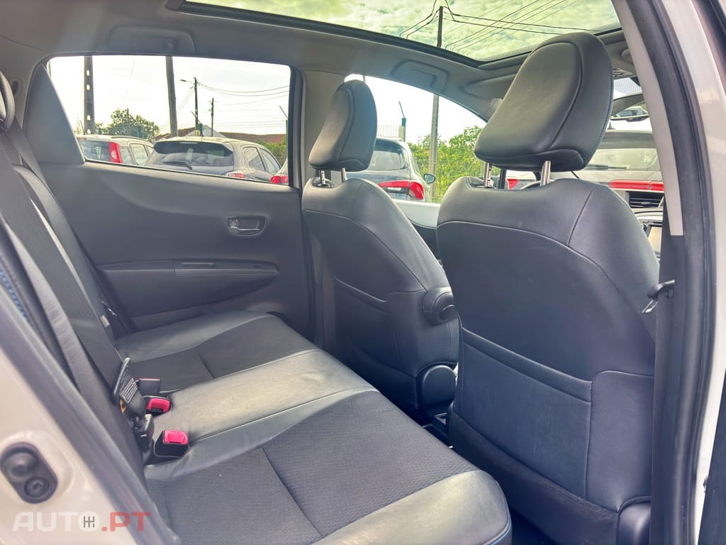 Toyota Yaris 1.5 HSD Square Collec.White