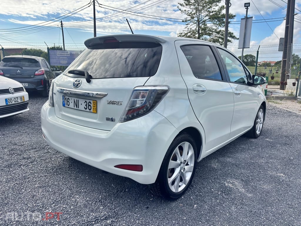 Toyota Yaris 1.5 HSD Square Collec.White