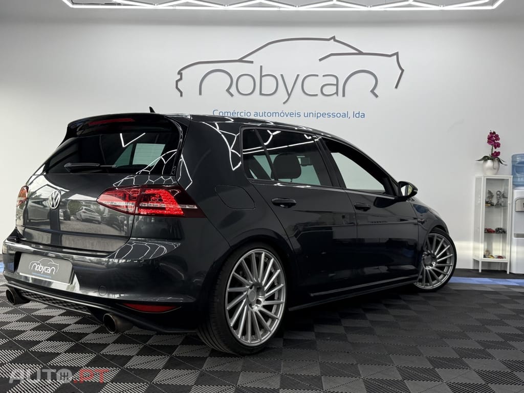 Volkswagen Golf 2.0 TSI GTI DSG