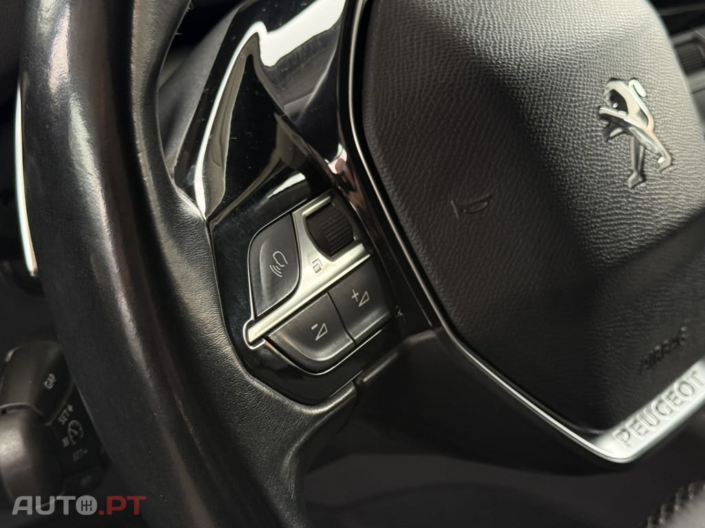 Peugeot 5008 1.2 PureTech Allure EAT8