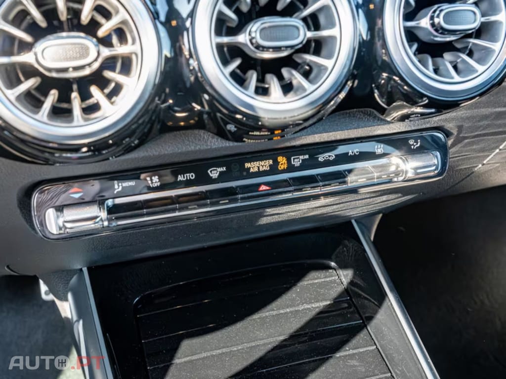 Mercedes-Benz EQB 300 4M AMG-Sport I.V.A DEDUTIVEL