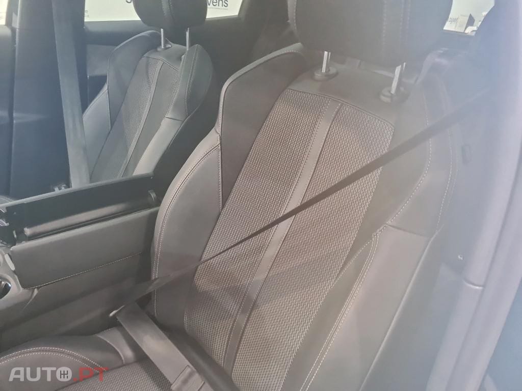 Peugeot 3008 1.6 Hybrid4 Allure e-EAT8