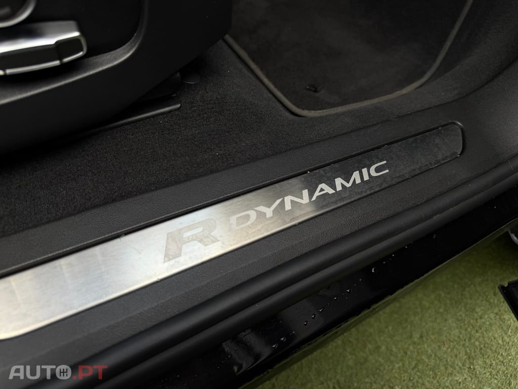 Land Rover Evoque 1.5 P300e AWD R-Dynamic S Auto