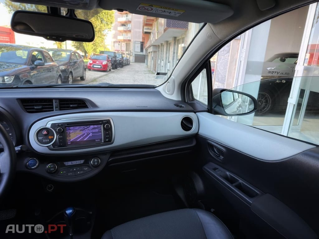 Toyota Yaris 1.5 HSD Comfort +P.Style+Navi