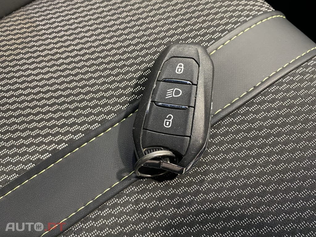 Peugeot 2008 1.2 Hybrid GT e-DCS6