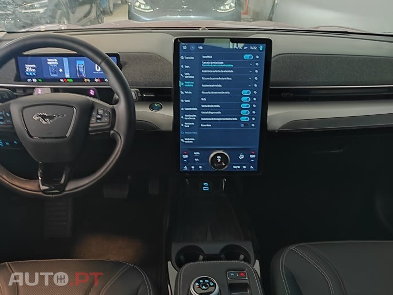 Ford Mustang Mach-E 75.7 kWh Base