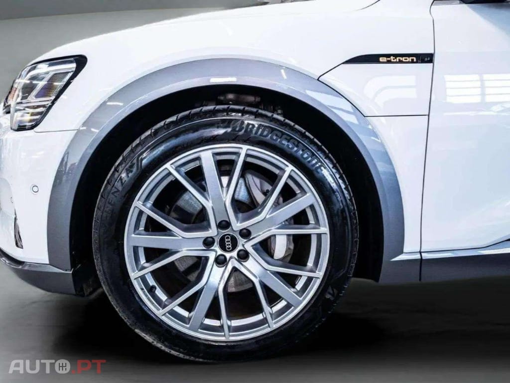 Audi E-Tron I.V.A DEDUTÍVEL 55 ADVANCED