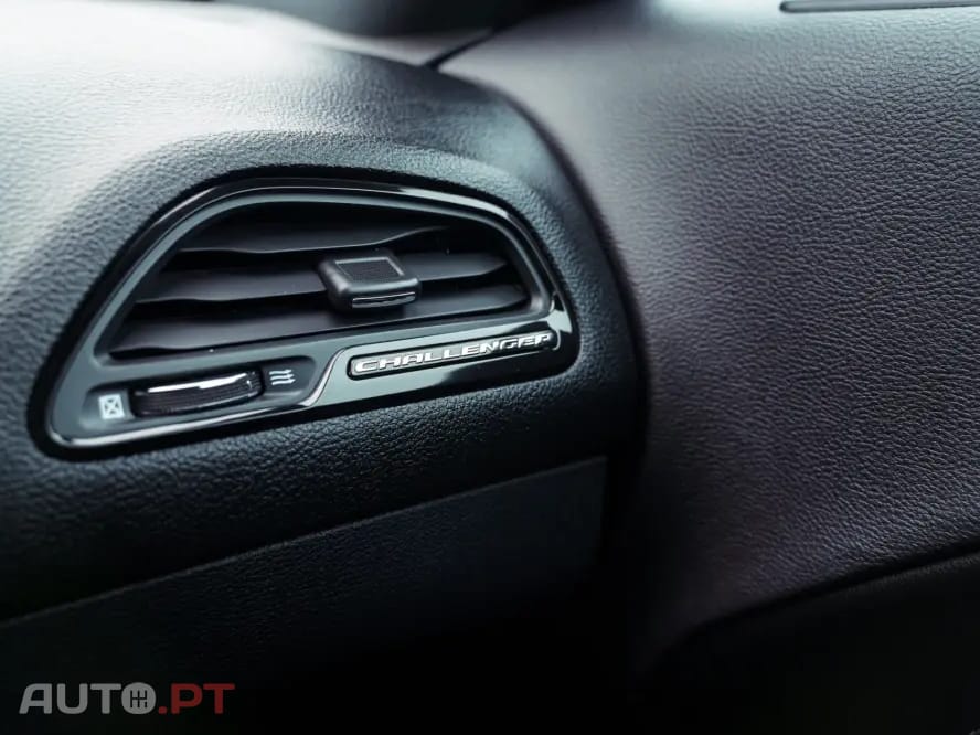 Dodge Challenger Auto SXT Plus