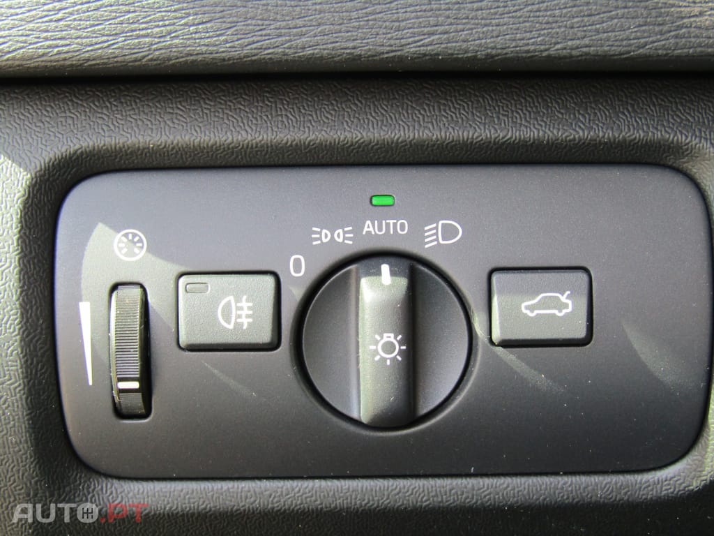 Volvo V40 2.0 D3 R-Design Momentum