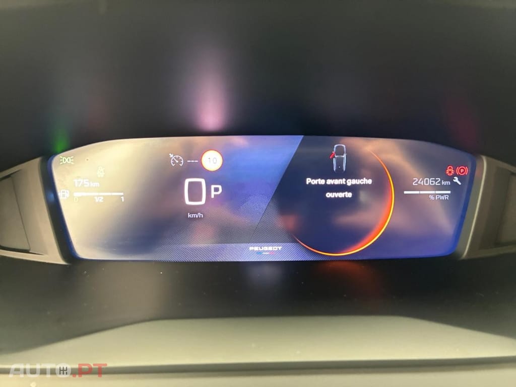 Peugeot 2008 Hybrid Allure e-DCS6