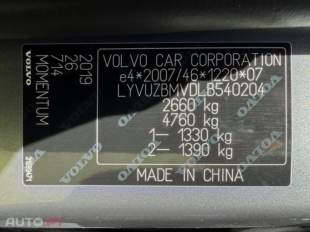 Volvo XC60 2.0 T8 PHEV Momentum Plus AWD