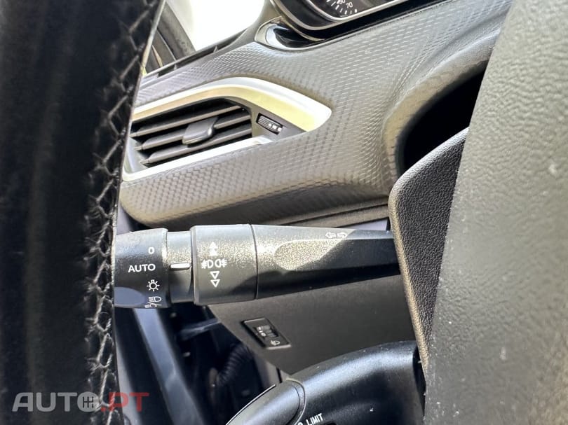 Peugeot 2008 PureTech 100 Allure