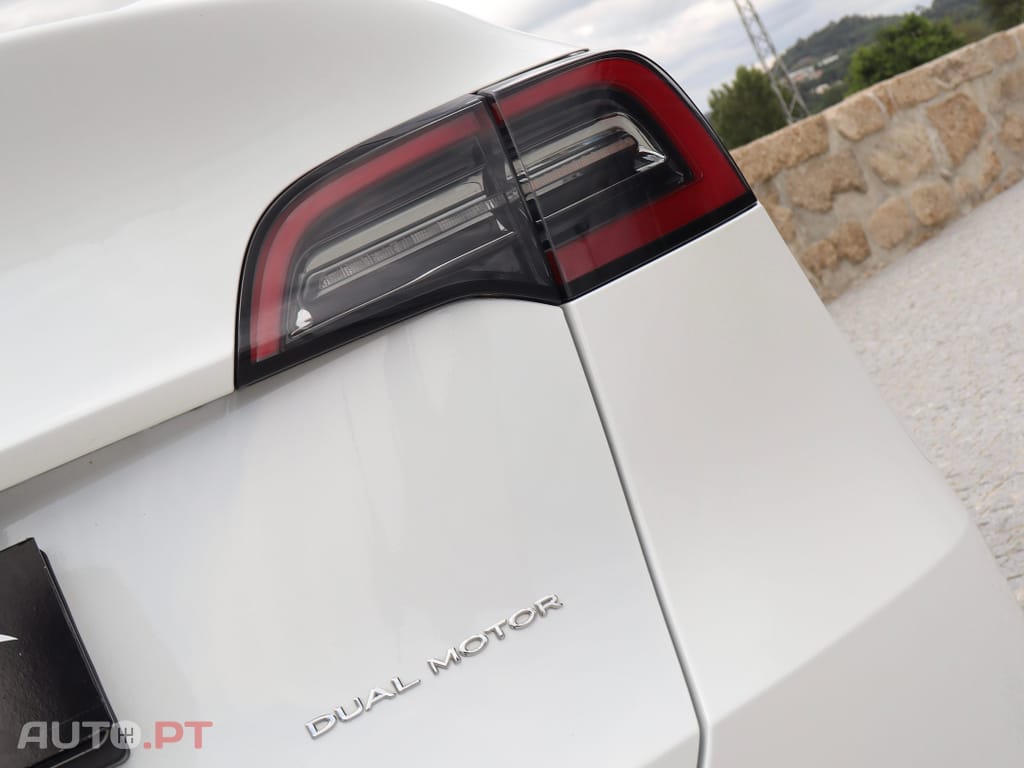 Tesla Model Y Long Range Dual Motor AWD