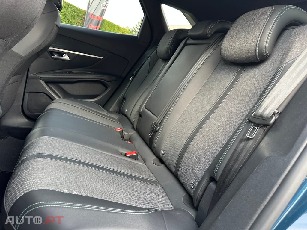 Peugeot 3008 1.2 PureTech 130 Stop & Start Allure Business-Pack