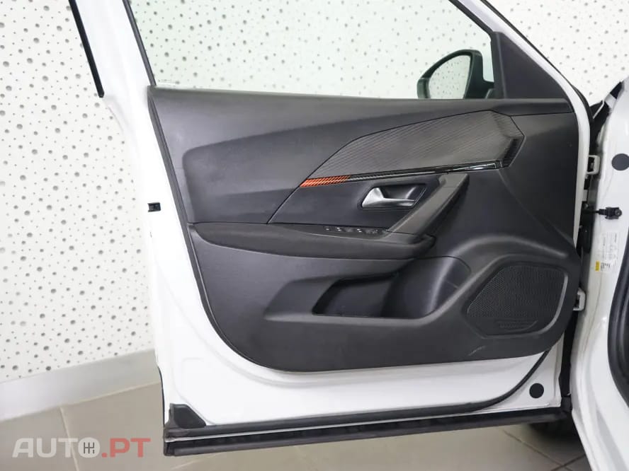 Peugeot 2008 1.2 PureTech Active Pack EAT8