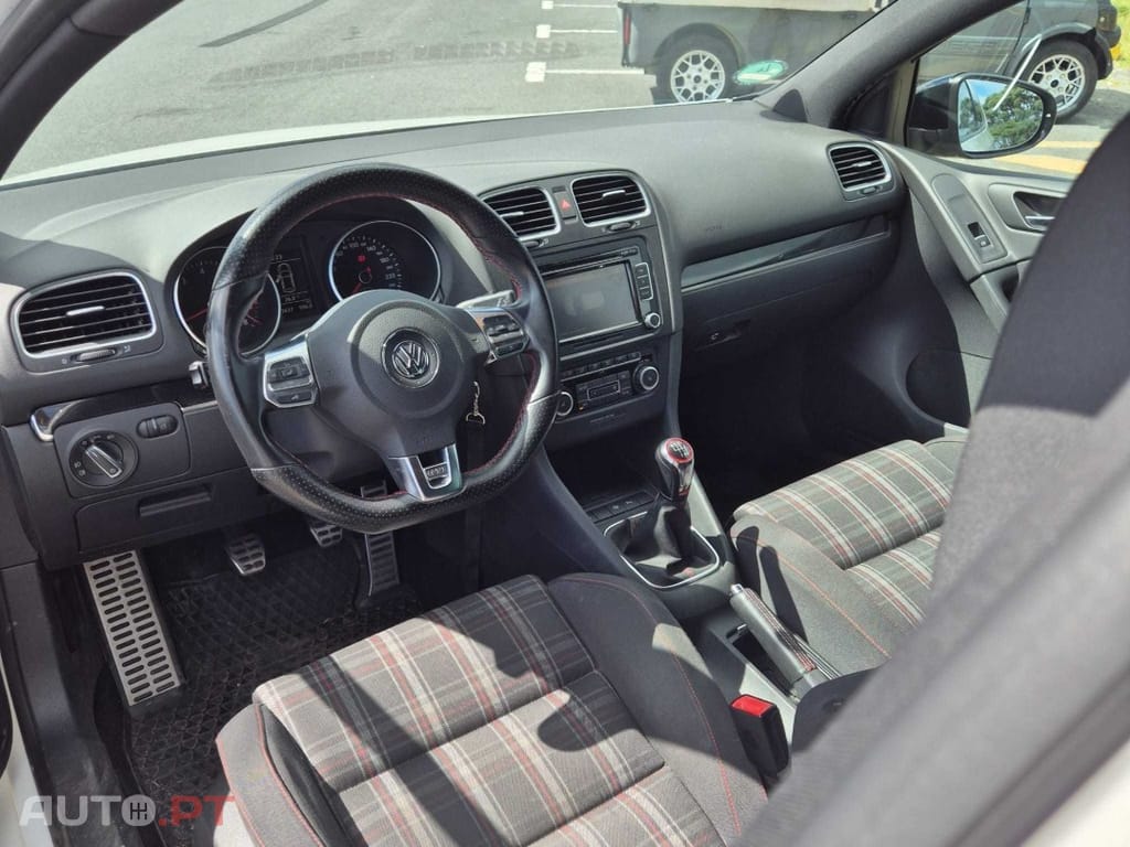 Volkswagen Golf 2.0 TSI GTI