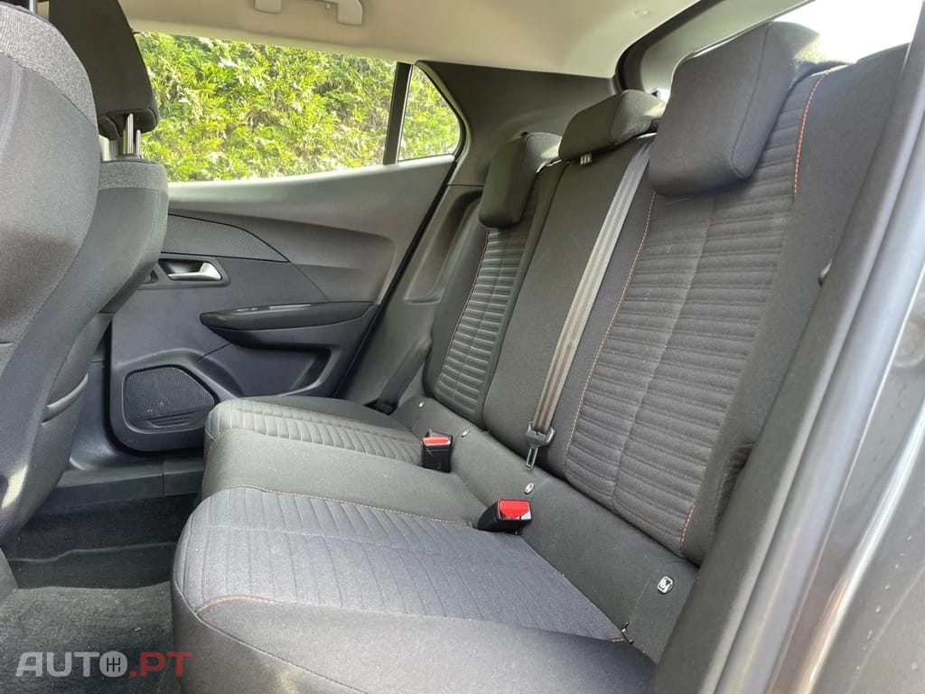 Peugeot 2008 1.2 PureTech Active Pack EAT8 — fotografia 7