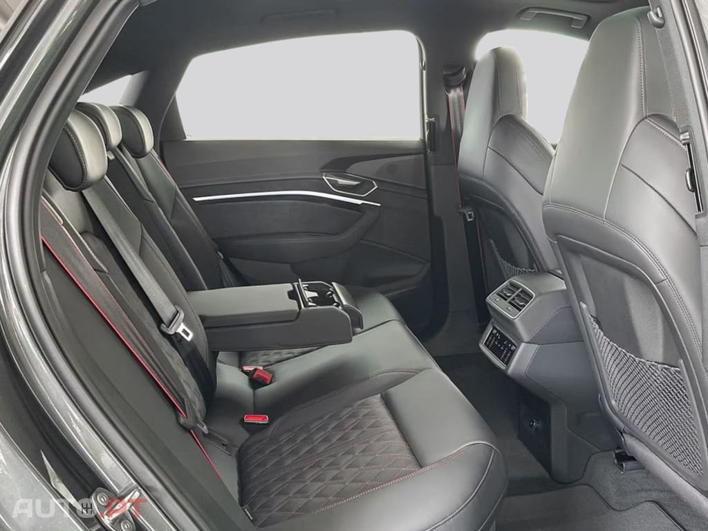 Audi Q8 E-Tron I.V.A DEDUTIVEL 55 S line 