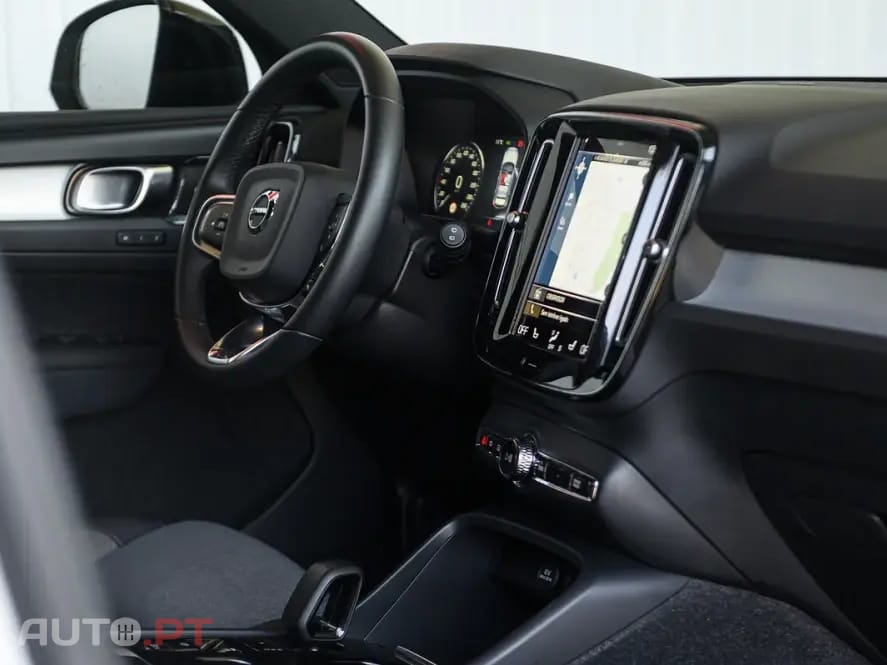 Volvo XC40 1.5 T2 Plus Dark Auto