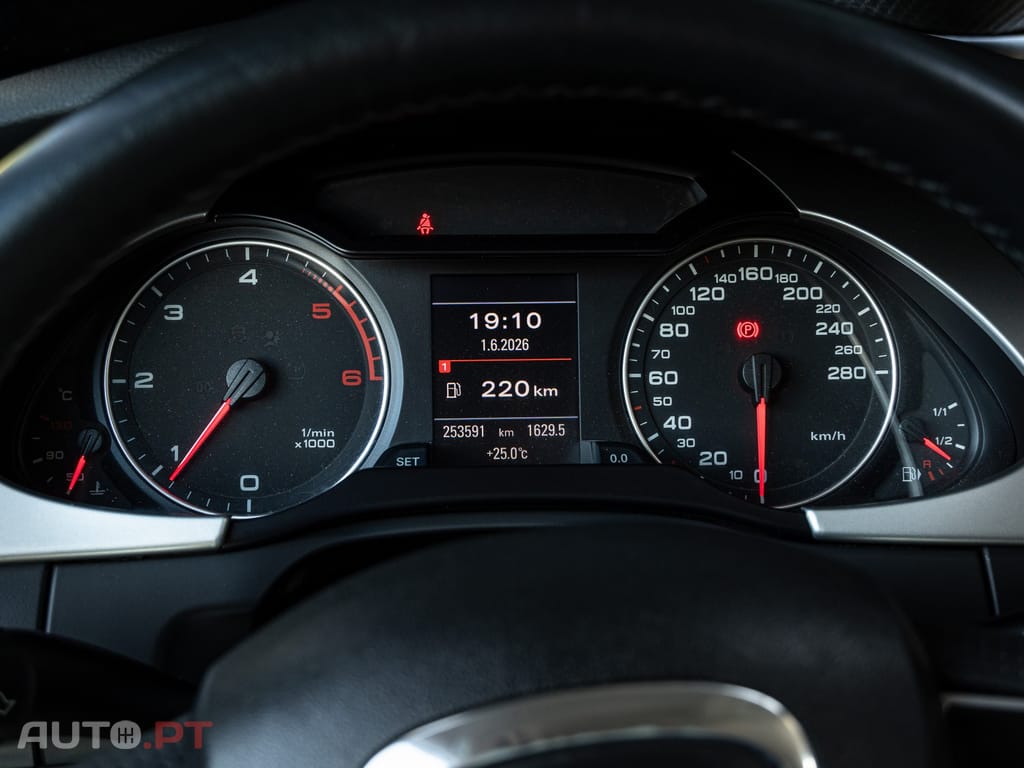 Audi A4 2.0 TDi Look RS4