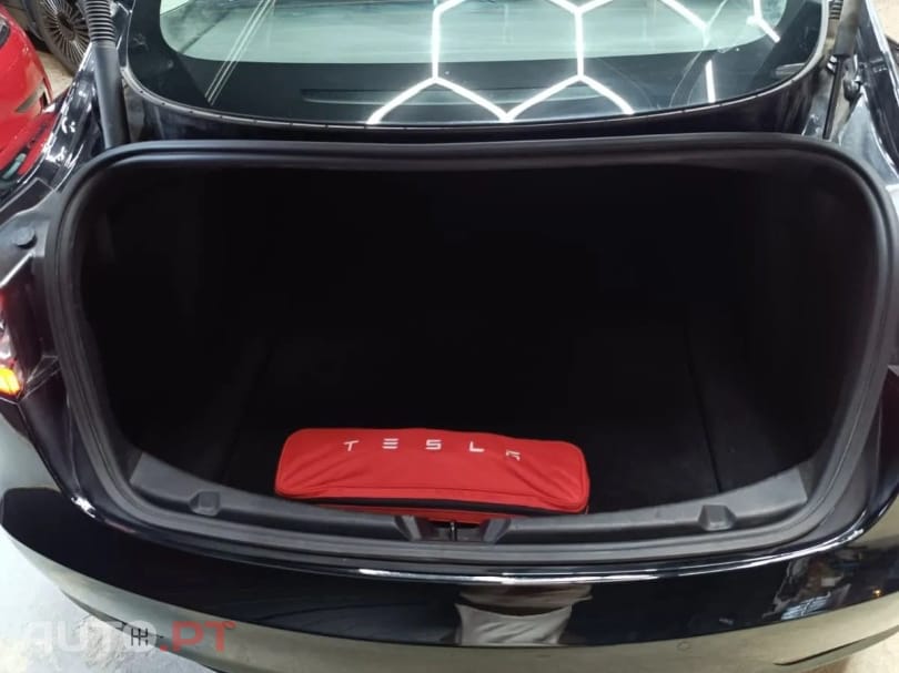 Tesla Model 3 Standard Range Plus RWD