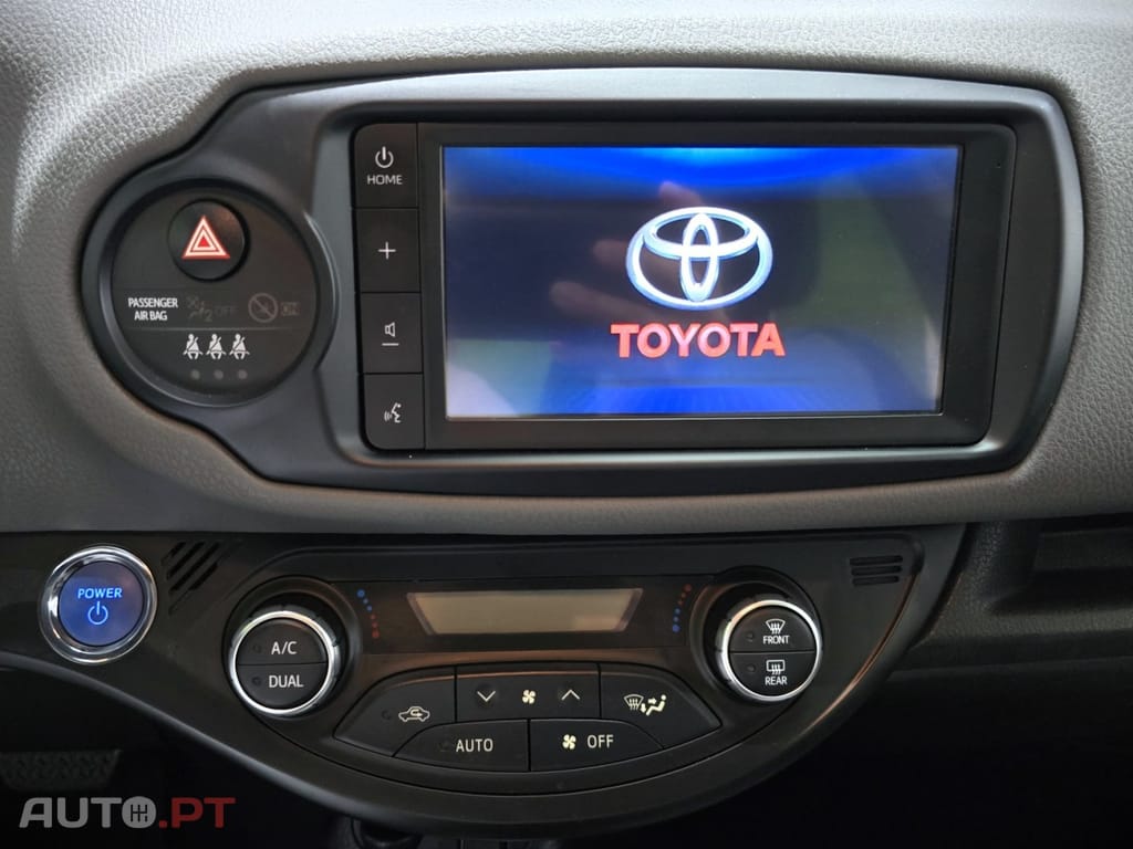 Toyota Yaris 1.5 HSD Comfort — fotografia 26