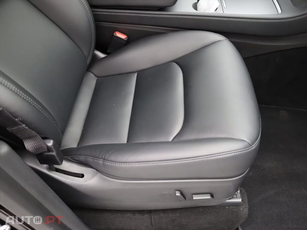 Tesla Model Y Long-Range AWD I.V.A DEDUTIVEL