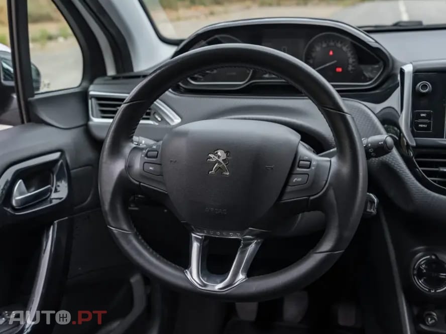 Peugeot 208 1.2 PureTech Signature