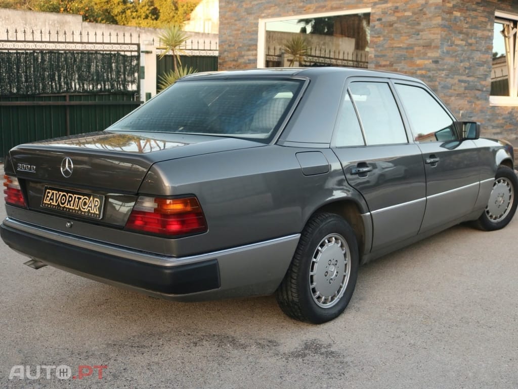 Mercedes-Benz W124 300 D