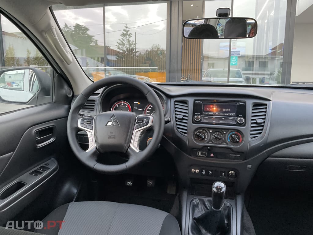 Mitsubishi L200 2.3 DI-D CD Invite Strakar Look 4WD