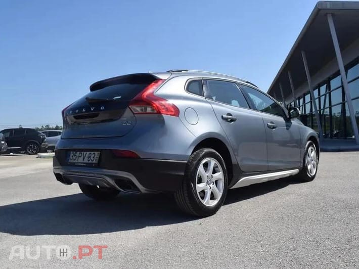 Volvo V40 Cross Country Outro