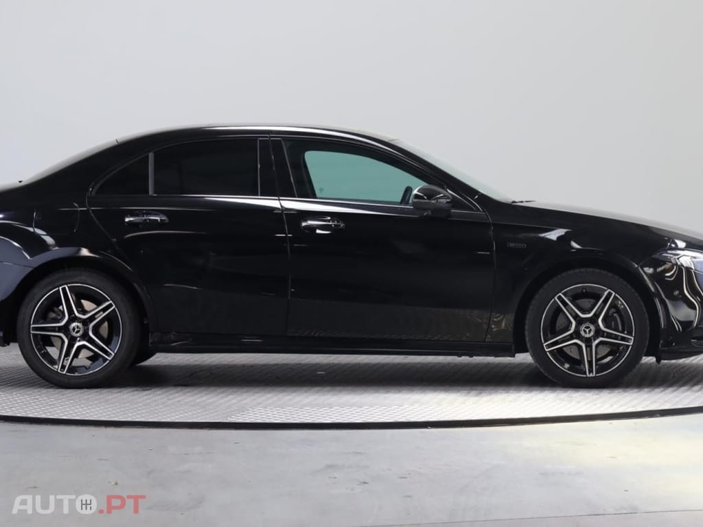 Mercedes-Benz A 250 e AMG Line