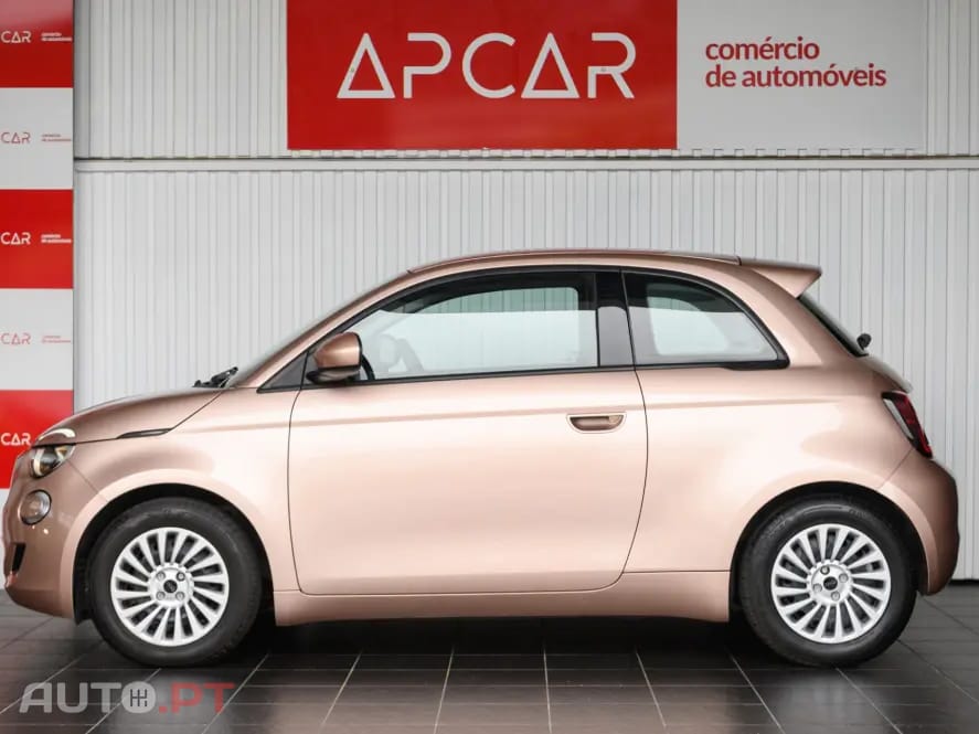 Fiat 500e Action