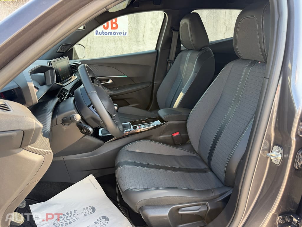 Peugeot 2008 PureTech 100 Allure