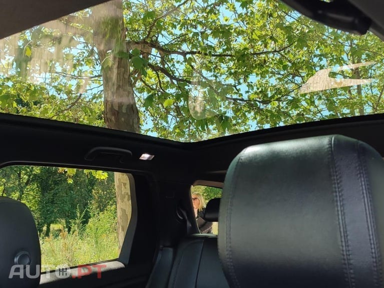 Land Rover Discovery Sport 2.0 eD4 HSE Luxury — fotografia 25