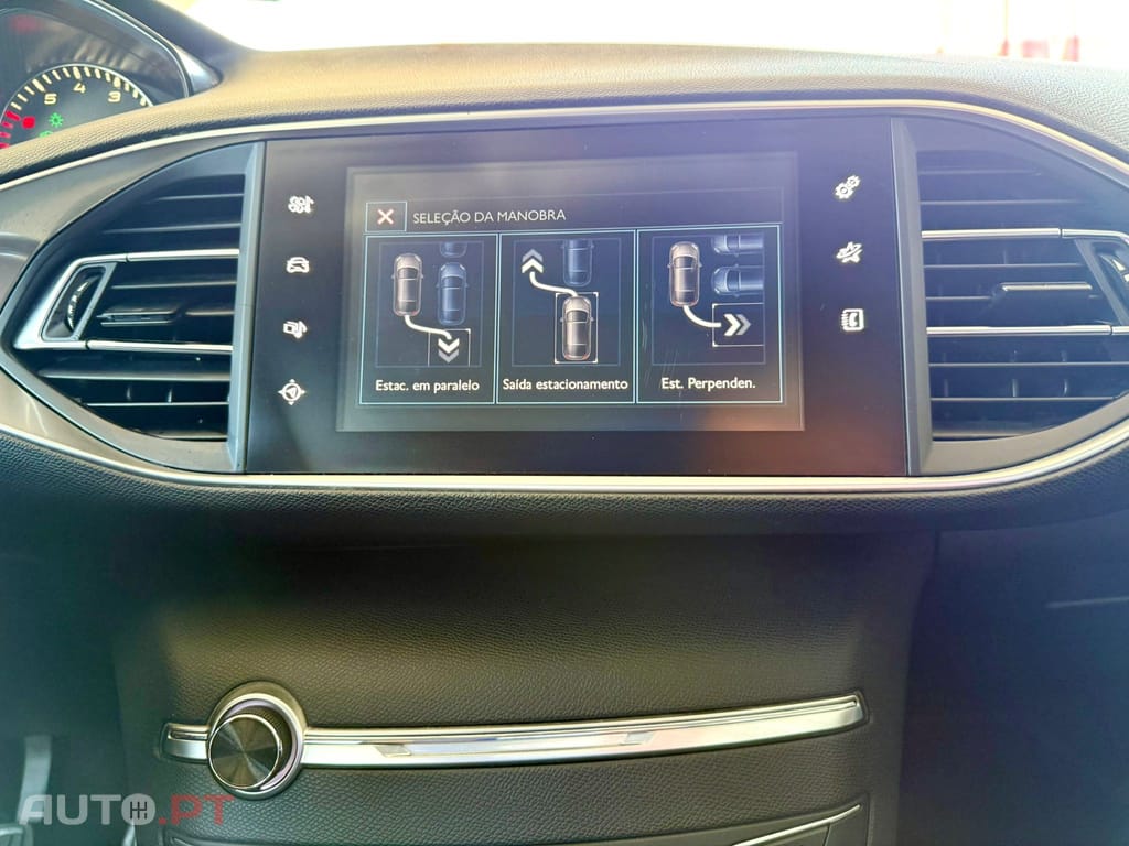 Peugeot 308 1.2 PureTech Allure Faróis Full LED