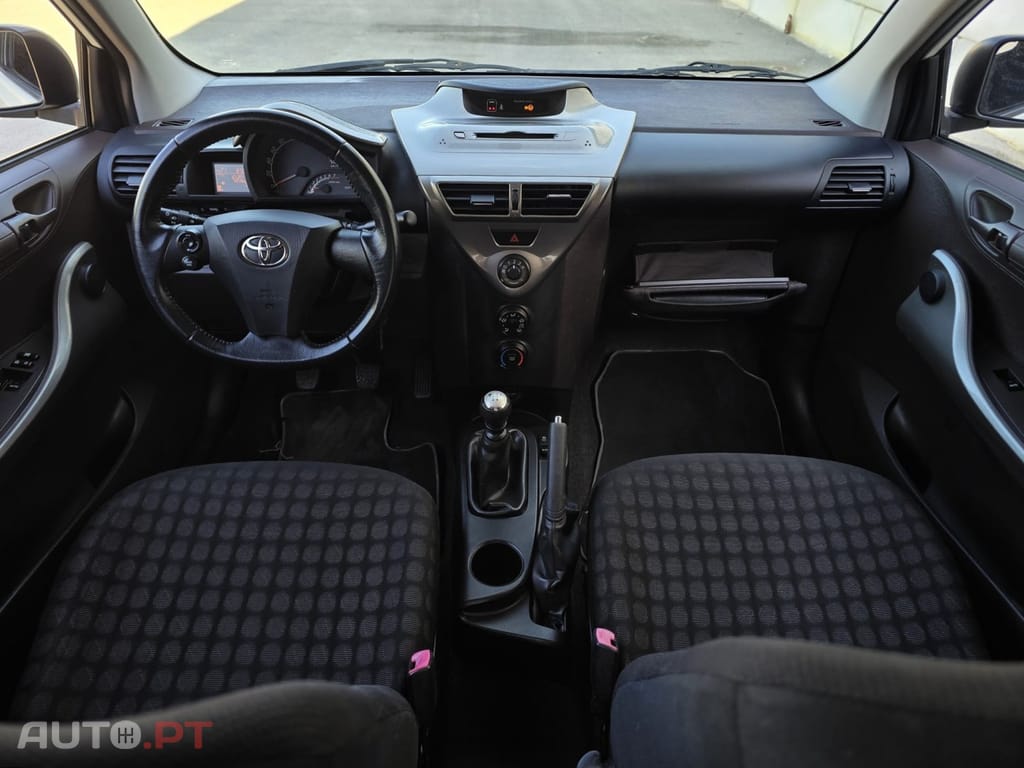 Toyota iQ 1.0 VVT-i