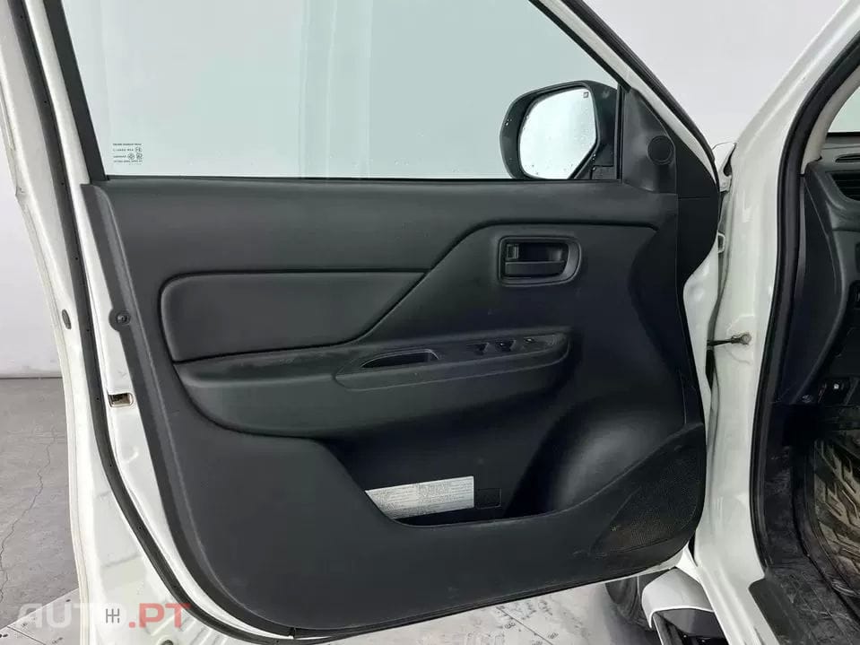 Mitsubishi L200 2.3 DI-D Strakar Space Cab Intense 4WD