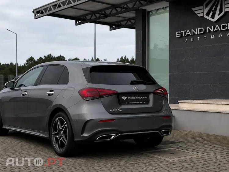 Mercedes-Benz A 250 e AMG Line