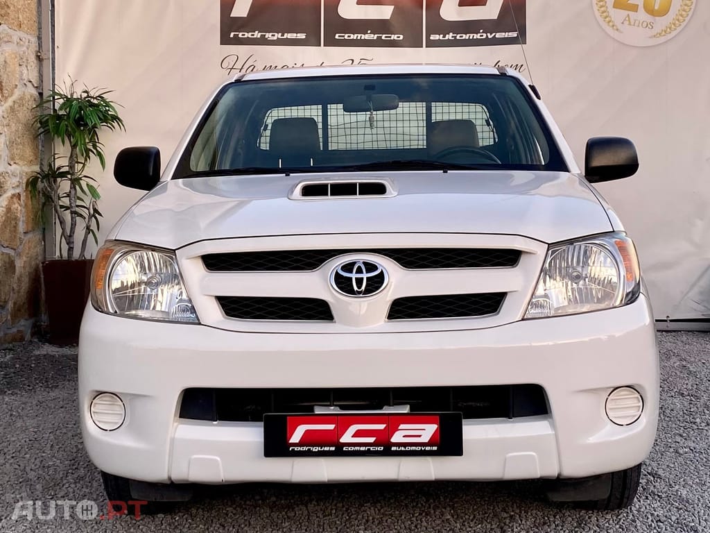Toyota Hilux 2.5 D-4D 2WD CE PM+AC