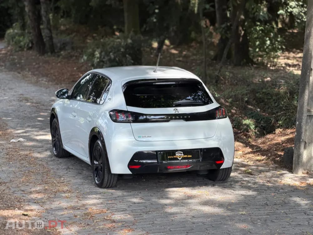 Peugeot E-208 50 kWh Allure Pack