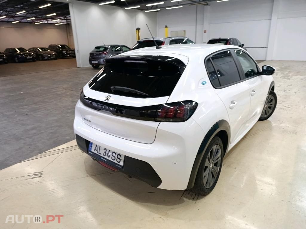 Peugeot e-208 50 kWh Active Pack — fotografia 4