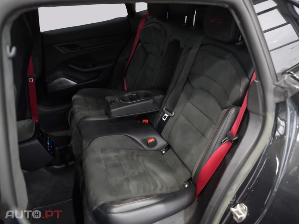 Porsche Taycan GTS I.V.A DEDUTIVEL 