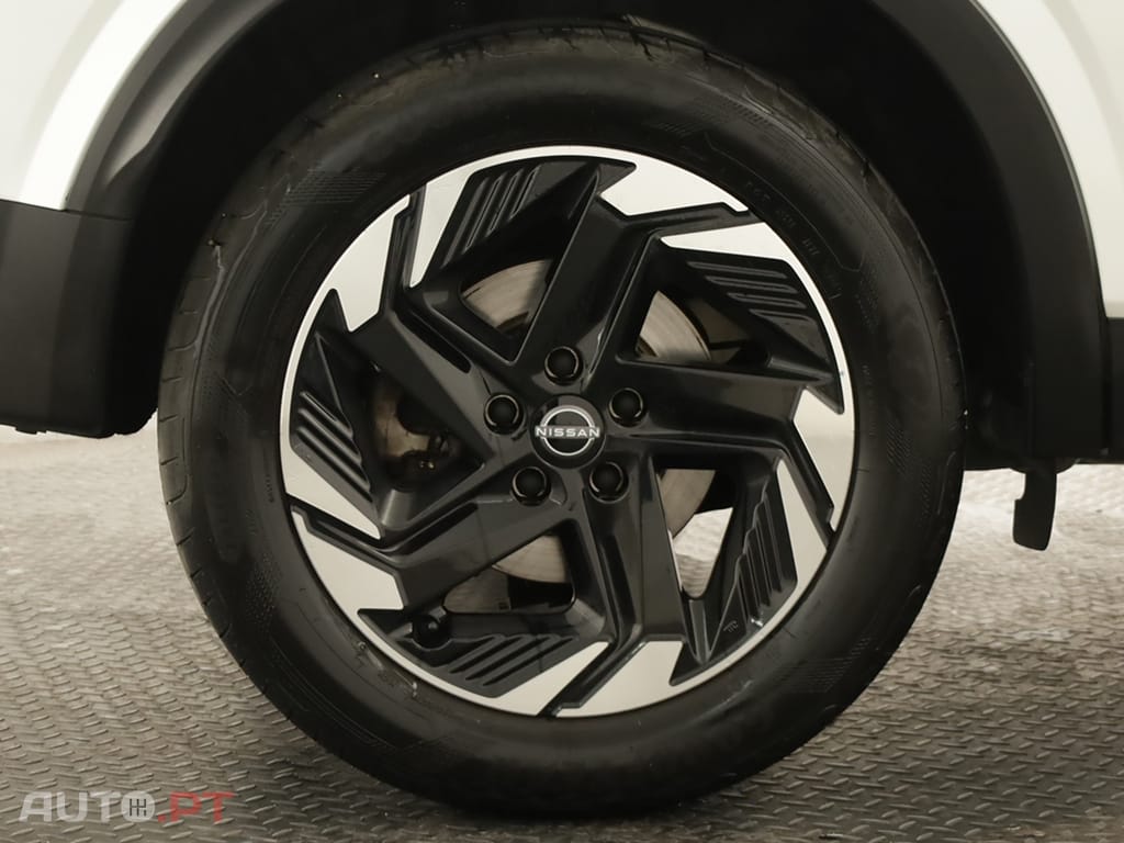 Nissan Qashqai Qashqai 1.3 DIG-T N-Connecta LED Xtronic