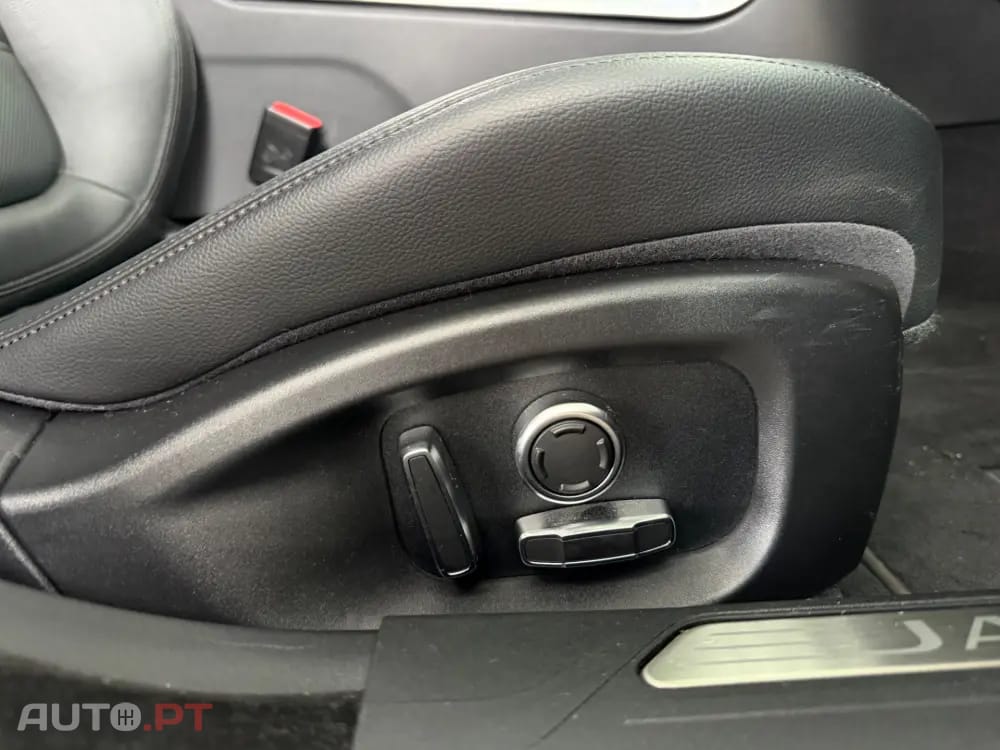 Jaguar XE 2.0 D R-Dynamic S