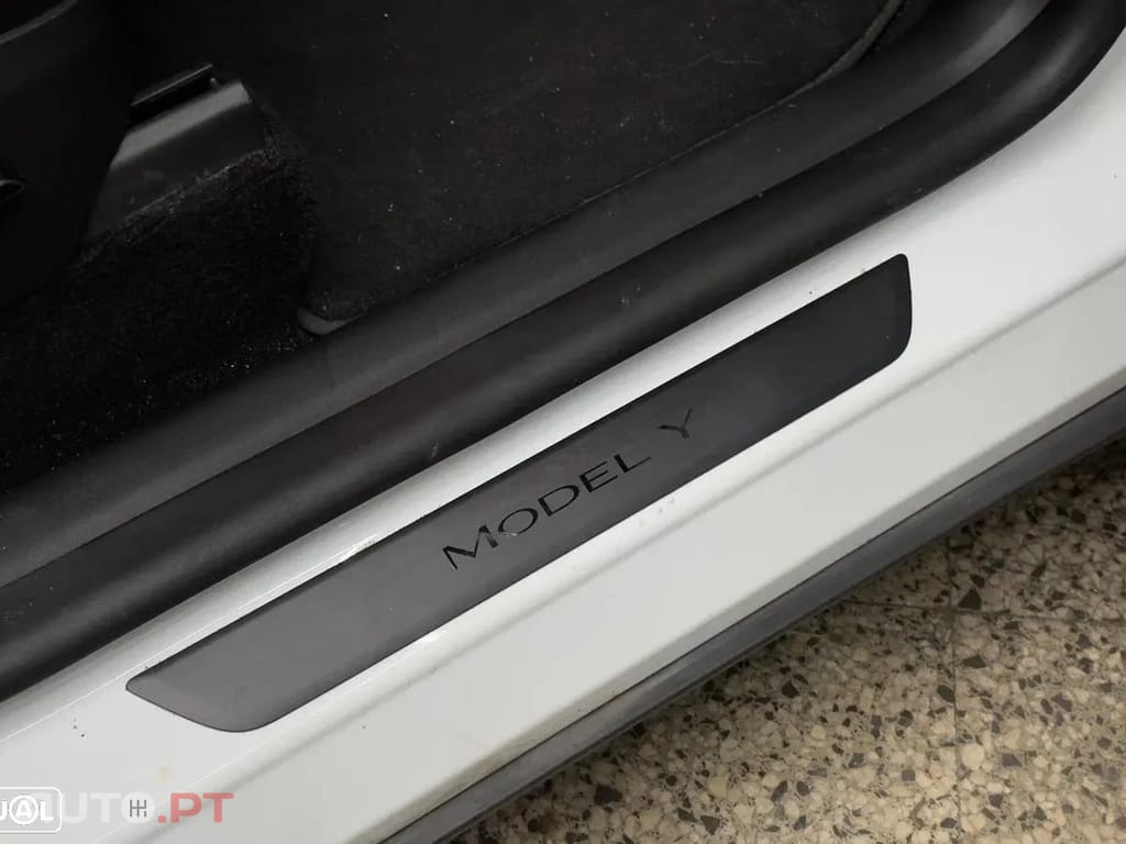 Tesla Model Y Long Range Dual Motor AWD