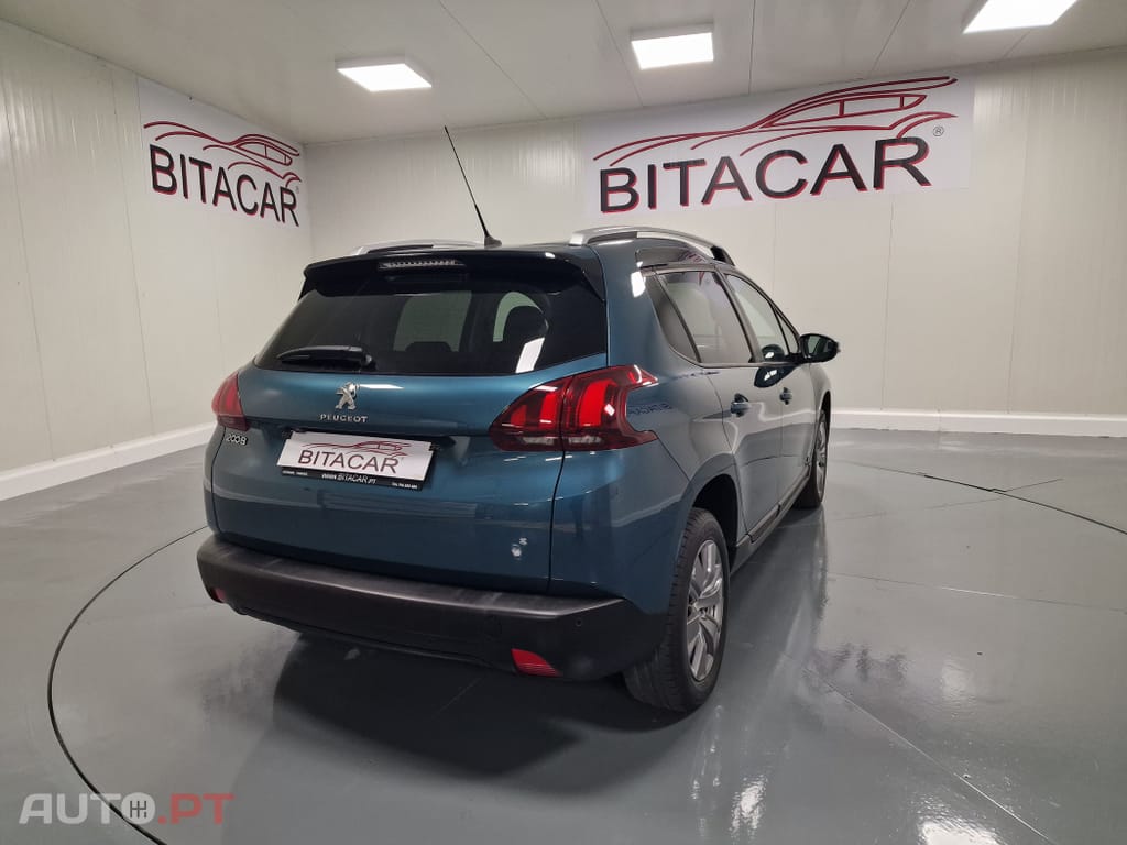Peugeot 2008 1.2 PURETECH STYLE